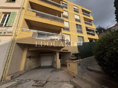Sur la commune de Beausoleil, à vendre parking dans immeuble contemporain avec ascenseur