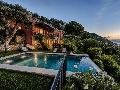 Magnifique villa d'architecte rénovée avec superbe vue mer !