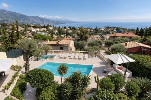 ROQUEBRUNE-CAP-MARTN- LE HAMEAU-VILLA VUE MER PANORAMIQUE- PISCINE