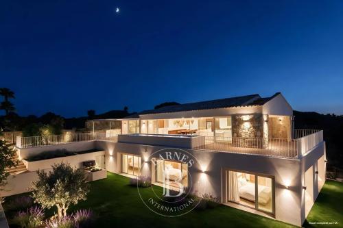 SAINTE-MAXIME – VILLA CONTEMPORAINE AVEC VUE MER