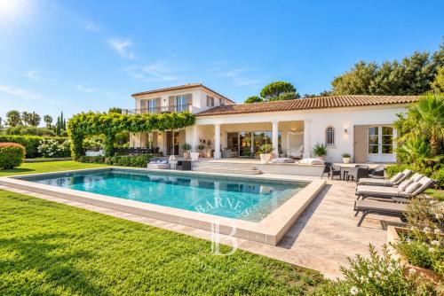 GRMAUD - DOMAINE PRIVE - MAISON PROVENCALE AVEC VUE MER