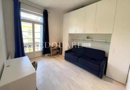 En exclusivité studio avec échappée mer, dans magnifique immeuble bourgeois en plein centre de Menton