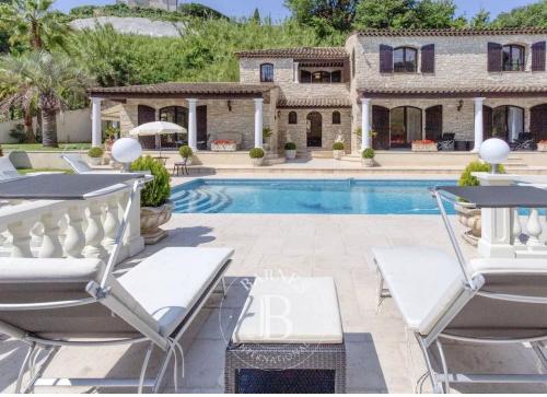 Cagnes-sur-Mer – Villa en pierre avec piscine, vue mer et Haut-de-Cagnes