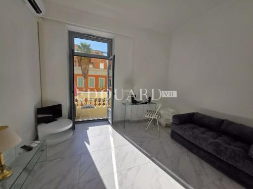 En exclusivité studio en très bon état, dans magnifique immeuble bourgeois avec conciergerie