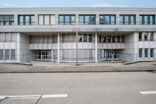 Bureaux de 484m2 lumineux à proximité de l'aéroport et de la Place des Nations 