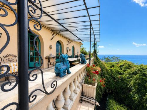 Villa Fatima Morgana – Propriété de caractère à rénover avec vue mer