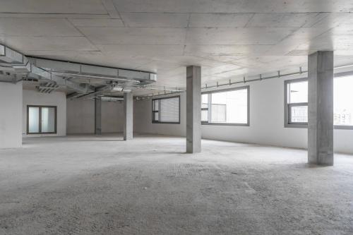 Magnifique surface de 300 m2 au 2ème étage d'un bâtiment moderne