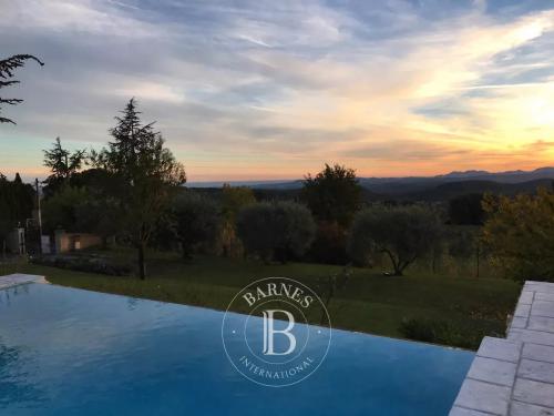 Vence – Élégante villa de plain-pied avec vue mer et collines