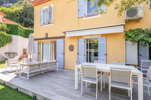 ÈZE - MAISON DE TYPE 5 PIÈCES - PARFAIT ÉTAT