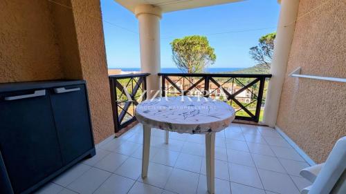 A VENDRE AGAY CAP ESTEREL 2 PIECES VUE MER