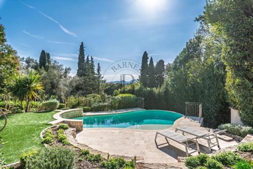 MOUGINS - 4 CHAMBRES - APPARTEMENT INDEPENDANT - PISCINE