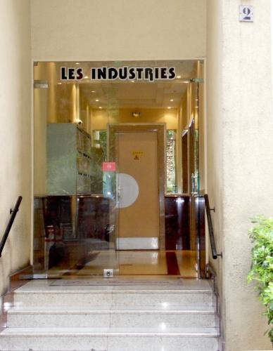 Local en étage, situé dans l'immeuble 
